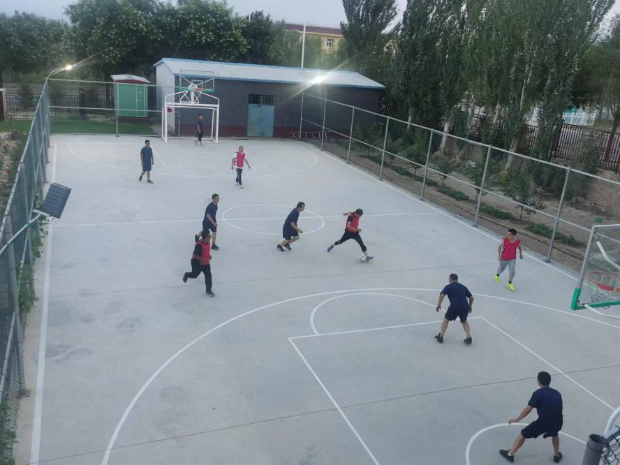 球场竞技增友谊，凝心聚力齐奋进――清水河项目部与中国安能三局项目部开展足球友谊赛