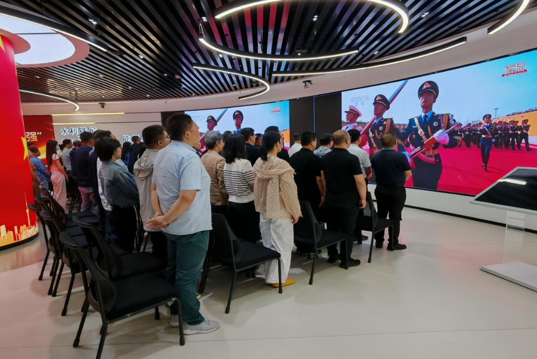 弘扬伟大精神，聚力奋发图强 ——宁工局公司组织观看纪念抗战胜利 80 周年大会